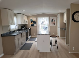 3170 Orchard Lake Rd Unit 23, Keego Harbor, MI 48320