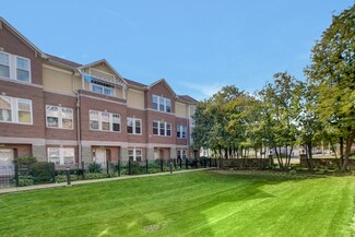 211 N West St Unit 202, Wheaton, IL 60187