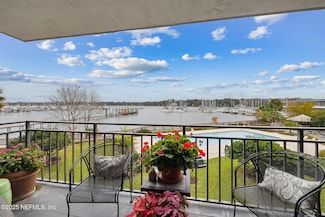 4401 Lakeside Dr Unit 204, Jacksonville, FL 32210