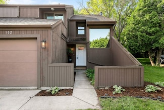 102 Crab Apple Ct, Appleton, WI 54914