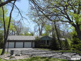 1449 Woodland Dr, Sherrard, IL 61281