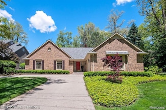 6082 N Shore Dr, West Bloomfield Township, MI 48324