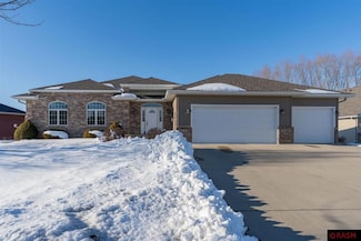 105 Foxborough Ln, Eagle Lake, MN 56024