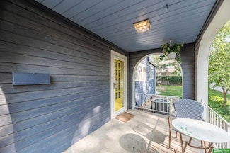 5810 Woolworth Ave, Omaha, NE 68106