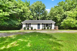 2447 Whitfield Rd, Clarksville, TN 37040