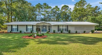 121 Glynn St, Jesup, GA 31545