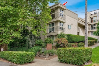 202 W Olympic Place Unit 201, Seattle, WA 98119