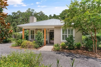 312 E 2nd St, Darien, GA 31305