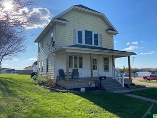 111 N 5th St, Mapleton, IA 51034