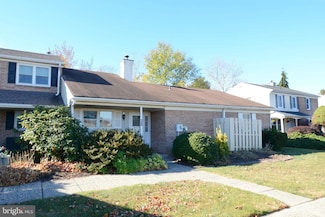 25 Edinboro Cir, Chalfont, PA 18914