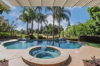43 Hawk Crest Ct, Roseville, CA 95678