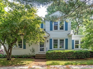 44 Thibault Pkwy, Burlington, VT 05401