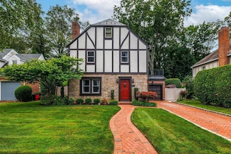 81 Gerard Ave W, Malverne, NY 11565