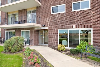 5300 Walnut Ave Unit 12B, Downers Grove, IL 60515