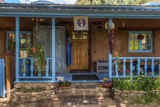111 Cr Quintana Rd, Pecos, NM 87552