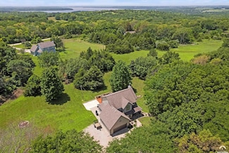 679 N 1474 Rd, Lawrence, KS 66049