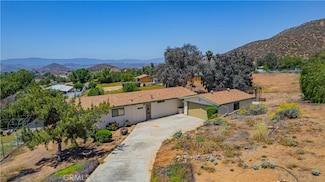 24565 N Canyon Dr, Canyon Lake, CA 92587