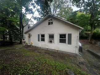 37 Rosewood Rd, Rocky Point, NY 11778