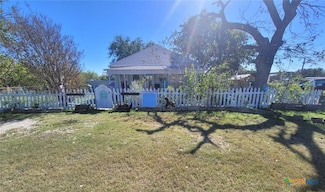 504 E Walnut St, Lometa, TX 76853