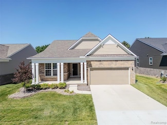 38731 Chasewood Ct, Farmington, MI 48335