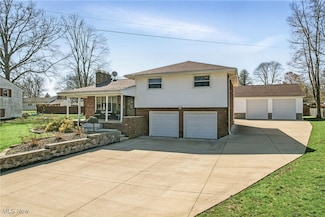 3340 Myrwood Ln, Youngstown, OH 44511