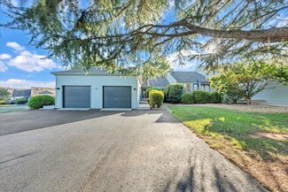 107 Clubhouse Towers Cir, Moneta, VA 24121