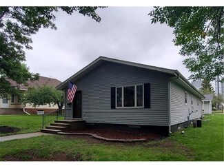 1421 2nd Ave N, Windom, MN 56101