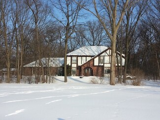 2S889 Red Oak Dr, Elburn, IL 60119