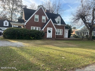 405 Sunset Ave, Clinton, NC 28328