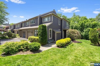 289 Vista View Dr, Mahwah, NJ 07430