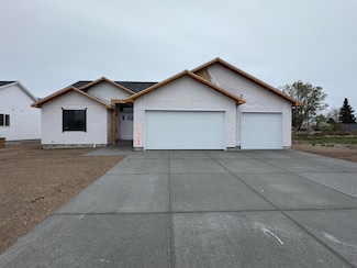 401 W Wind River Dr, Shelley, ID 83274