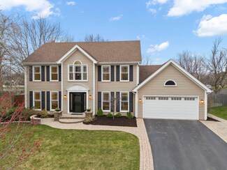 1052 Whitewater Ln, Naperville, IL 60540