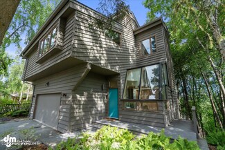1121 Hillcrest Dr, Anchorage, AK 99503