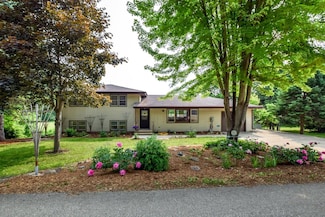 5802 Woodland Dr, Waunakee, WI 53597