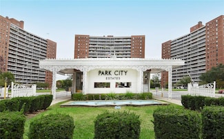 61-45 98th St Unit 17, Rego Park, NY 11374