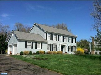 8 Stockton Dr, Cranbury, NJ 08512