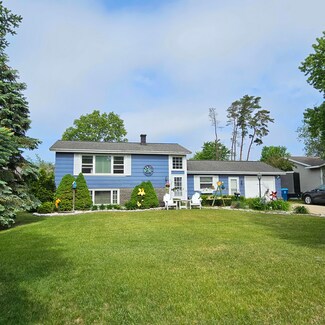15653 Ronny Rd, Grand Haven, MI 49417