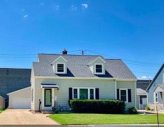 621 N Linwood Ave, Appleton, WI 54914