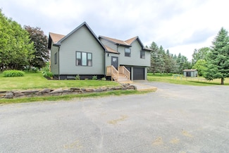287 Lakeview Dr, Newport, VT 05855