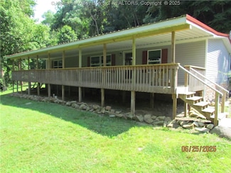1464 Little Coal River Rd, Alum Creek, WV 25003
