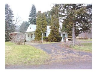 7569 Ridge Rd, Gasport, NY 14067
