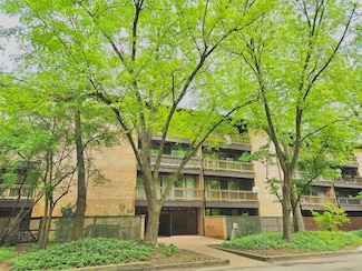 5600 Hillcrest Ln Unit 2L, Lisle, IL 60532