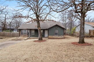 15 N Holland Dr, Farmington, AR 72730