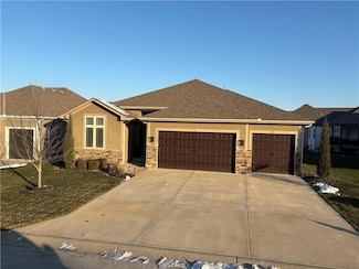 1700 NE Parkwood Dr, Lees Summit, MO 64064