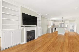 30 Middle St Unit 1, Boston, MA 02127