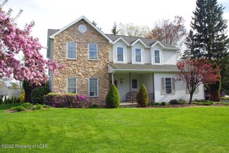 10 Crotona Ave, Dallas, PA 18612