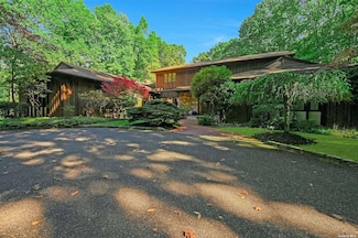 6 Cliffside Dr, Port Jefferson, NY 11777