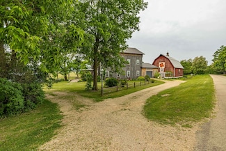 33511 Old Mill Dr, Lone Rock, WI 53556
