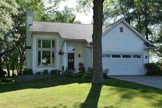 1022 Hidden Meadow Ln, Middlebury, IN 46540
