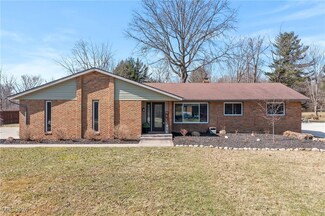 19384 Howe Rd, Strongsville, OH 44136